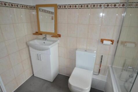 Woodview bathroom 2.jpeg