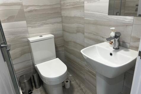 Ensuite Room  2 