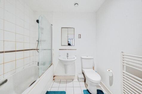 21 Adriatic bathroom