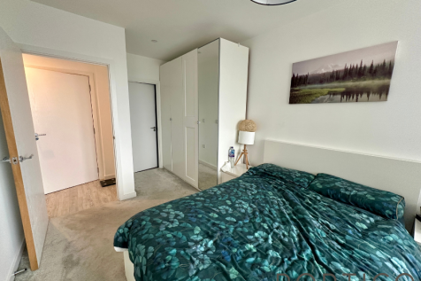 Master Bedroom (2)