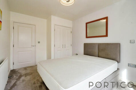 Master Bedroom (2)