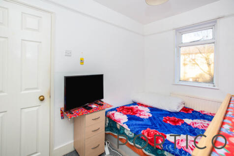 Bedroom 2 (1)