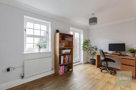 BEDROOM/RECEPTION