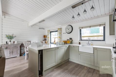 OUTBUILDING - LOUNGE/DINER/KITCHEN