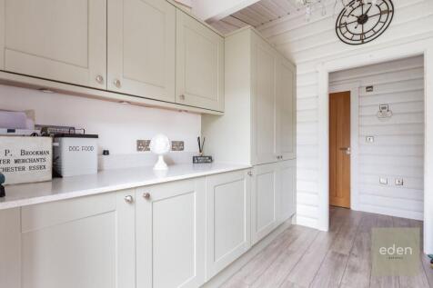 OUTBUILDING - LOUNGE/DINER/KITCHEN
