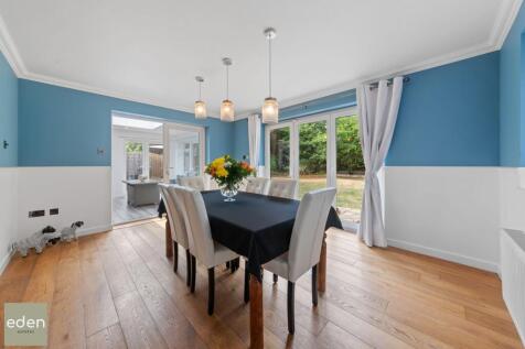 Dining road