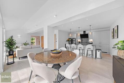 Kitchen/Family room