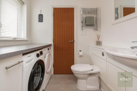 SEPARATE WC/UTILITY ROOM