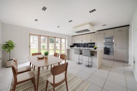 Kitchen diner (1)