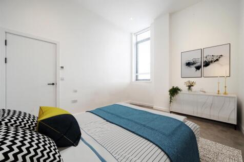 Bedroom 1 a.JPG