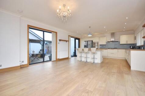 Living Room/Kitchen