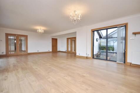 Living Room/Kitchen