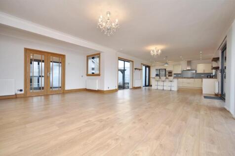 Living Room/Kitchen