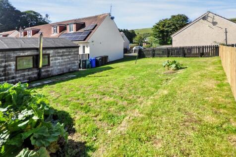 Garden to side