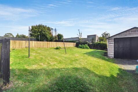 Garden to side