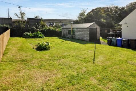 Garden to side
