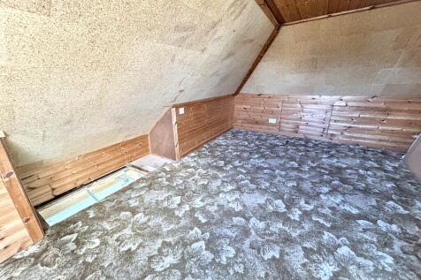 Floored/ lined attic