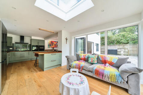 Kitchen / Reception
