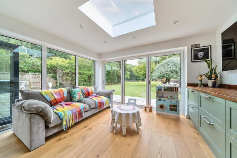 Kitchen / Reception