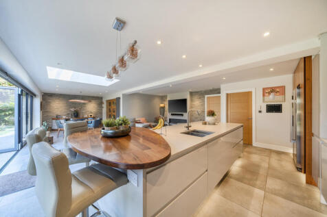 Kitchen / Reception