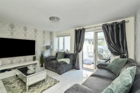 31 Ashbrook Crescent_5.jpg