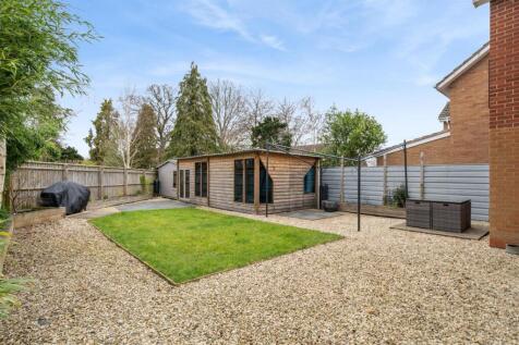 1 Hallcroft Way_12.jpg
