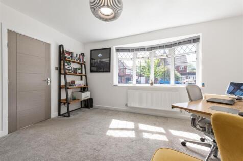 8 Witherford Croft, Solihull, B91 1TU_19.jpg