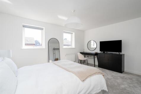 80 Newman Square_5.jpg