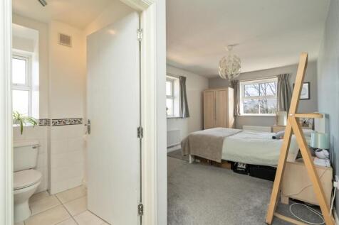 Apt 33 Westley Heights_4.jpg