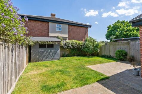 4 Liveridge Close Henley_3.jpg