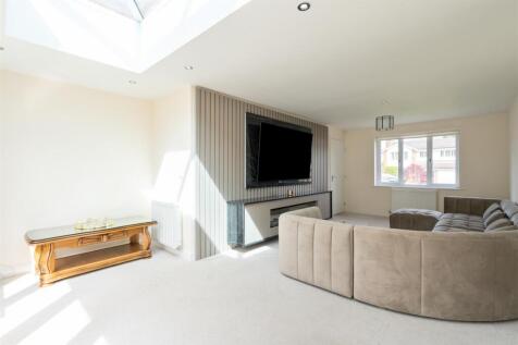 34 Dovecote Close_15.jpg