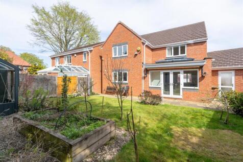 34 Dovecote Close_3.jpg