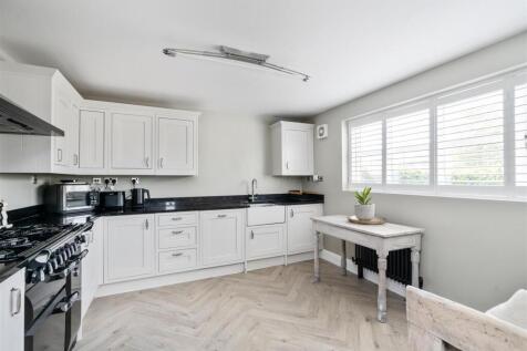 2 Shelfield Close_7.jpg