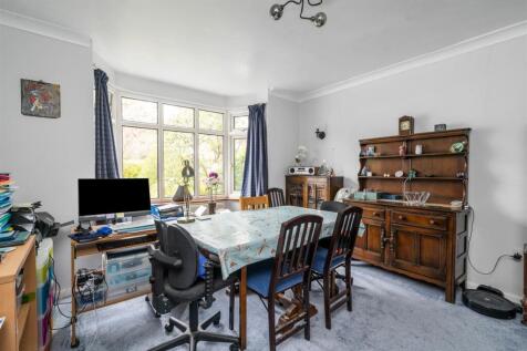 3 Redhouse Close_12.jpg