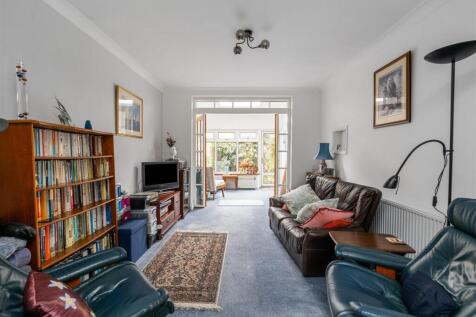 3 Redhouse Close_8.jpg