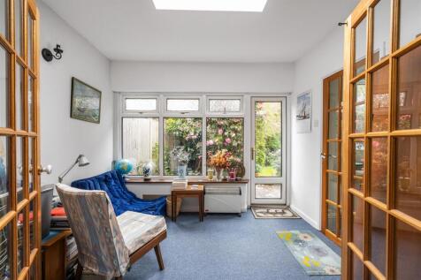 3 Redhouse Close_9.jpg