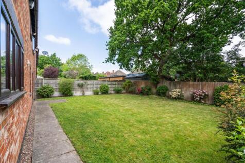 21 Swinbrook Way_25.jpg