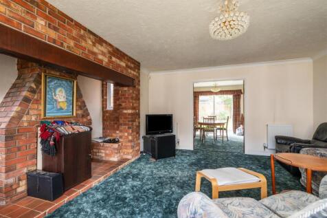 21 Swinbrook Way_21.jpg