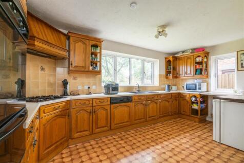 21 Swinbrook Way_15.jpg