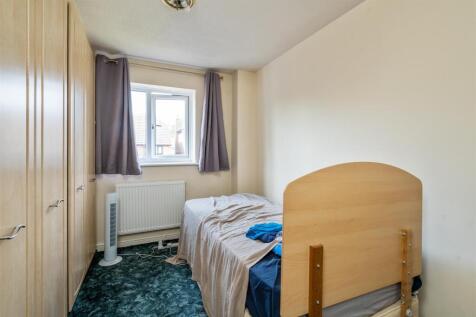 21 Swinbrook Way_6.jpg