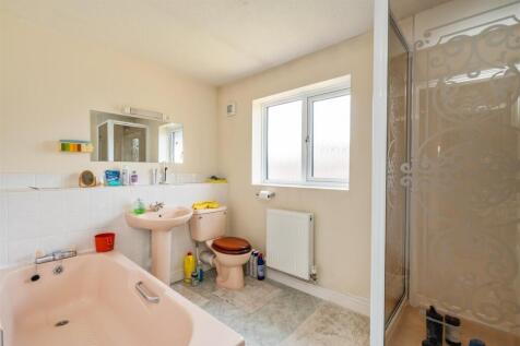 21 Swinbrook Way_10.jpg