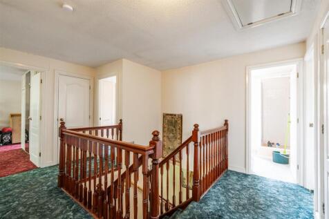 21 Swinbrook Way_14.jpg
