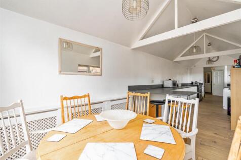 86 Douglas Road_20.jpg