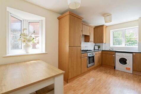 21, Priory Gardens Hall Green_11.jpg