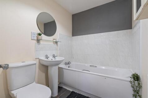 21, Priory Gardens Hall Green_3.jpg