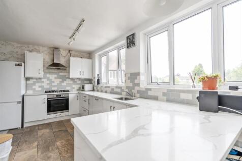 2 Oakland Close_7.jpg