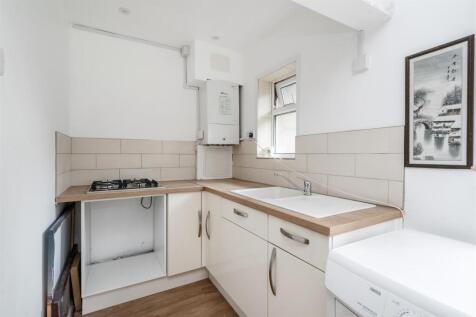 2 Oakland Close_3.jpg