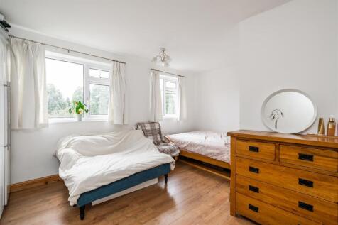 2 Oakland Close_15.jpg