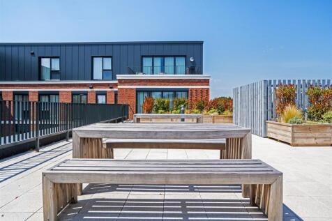 Apt 61 Imperial House_7.jpg