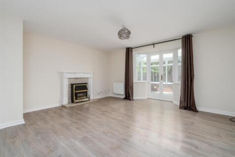 27 Shelfield Close, Hockley Heath_3.jpg